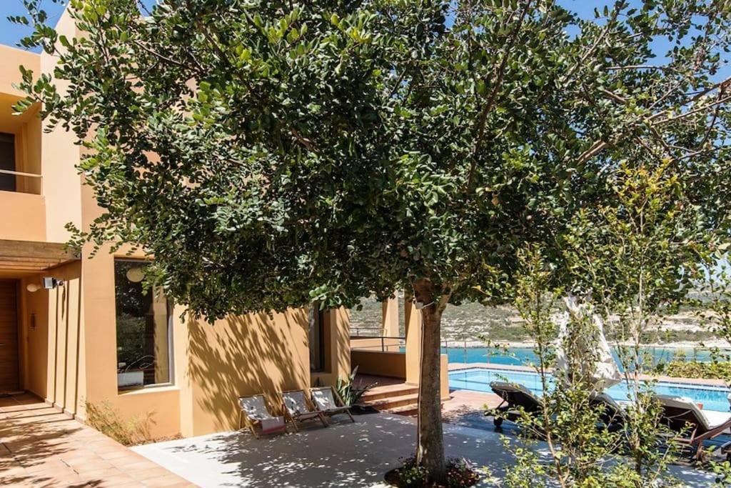 Villa Daphne By The Sea