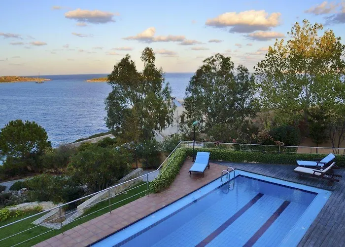 Villa Daphne By The Sea