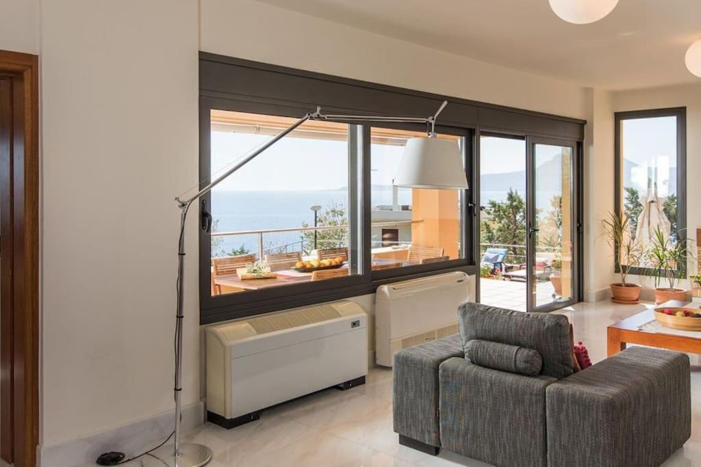 Villa Daphne By The Sea *
